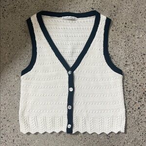 Abercrombie & Fitch Crochet Style Sweater Vest Cream with Black Trim Size SMALL
